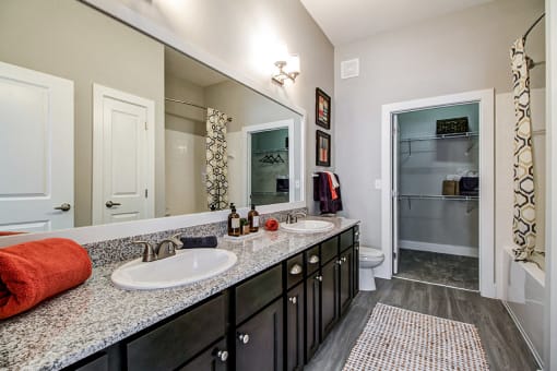 1824defoor-bathroom