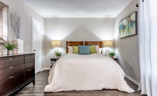 the preserve at ballantyne commons apartments bedroom with bed at L'Estancia, Sarasota, FL, 34231
