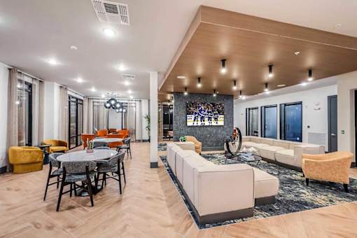 Beautiful living area, perfect for hosting and enjoying meals in Apollo Beach and nearby areas.