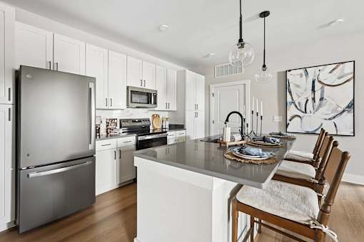 Vintage Bakers Crossing kitchen with island and stainless steel appliances - Gallatin, TN