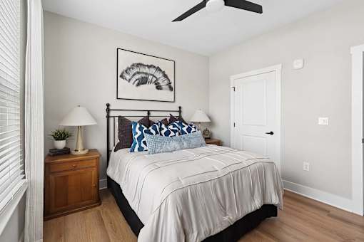 Vintage Bakers Crossing bedroom with ceiling fan - Gallatin, TN