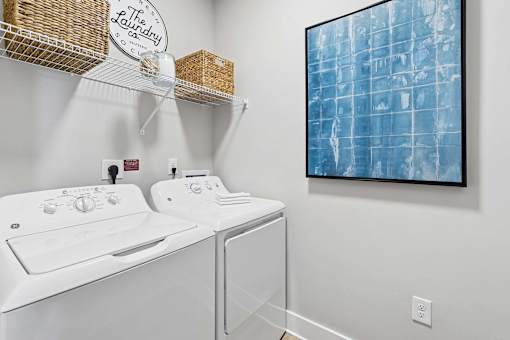 Vintage Bakers Crossing in-unit laundry with washer and dryer - Gallatin, TN
