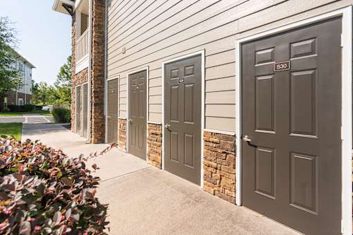 Vintage Creekwood Park Exterior