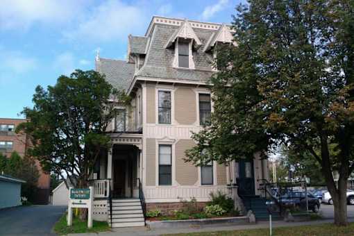 Exterior of victorian style McKenzie House apartment building