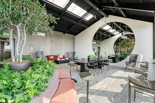Co-Work Lounge
