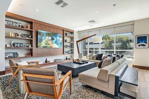 Co-work lounge