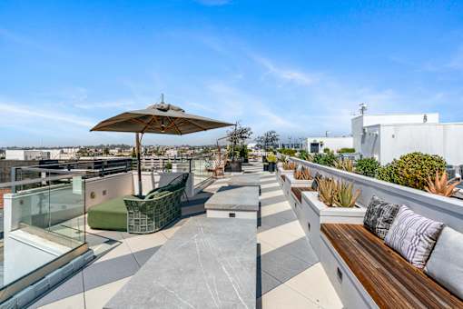 Rooftop Lounge with BBQ and Yoga Space