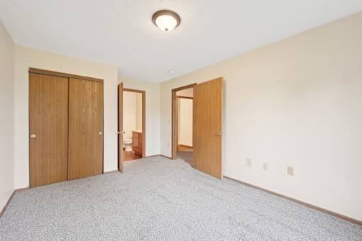 A room with a carpeted floor and a ceiling light.