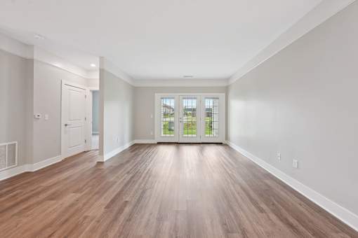 Spacious Living Room with Window at Dooley's Orchard, Ohio, 43035