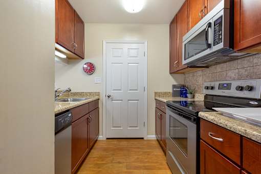 Kitchen Appliances at The Courts at Fair Oaks, Virginia
