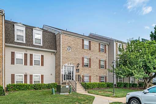 Outdoor Green Trail at The Apartments at Hunters Glen, Maryland, 21702