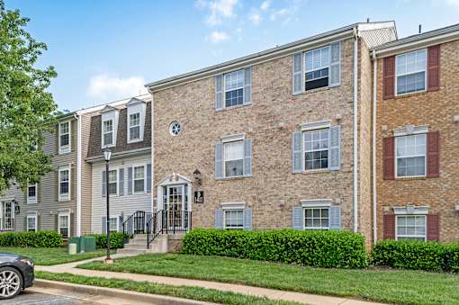 Exterior View at The Apartments at Hunters Glen, Maryland, 21702