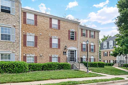Exterior Green Space at The Apartments at Hunters Glen, Frederick, MD, 21702