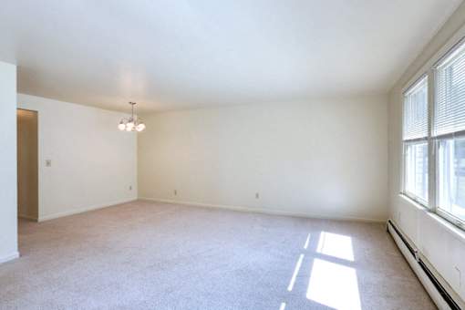 Sundridge Apartments – Kitchen - Dining – Efficient Appliances Included – Dishwasher - Electronic Thermostat – Storage - Electric Range - 24 Hour Emergency Maintenance – Basic FIOS Internet Included -