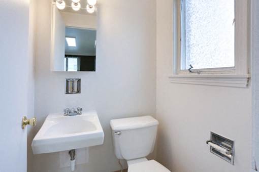 210 Meadowlawn Cheektowaga - Powder Room