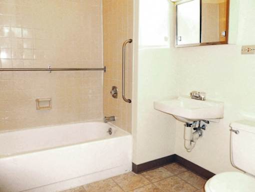 Parkside Houses – Bathroom - On-Site Laundry - 24 Hour Emergency Maintenance – Ask for a Tour - Extra Storage – Pet Friendly  