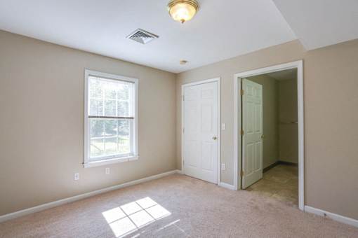 Stonington Park Apartments - Two-bedroom, Two-Bath Units - Two-bedroom, One and a half-Bath Units - Three-bedroom, Two-Bath Units – Getzville, NY – Williamsville School District – Fireplace – Air Cond