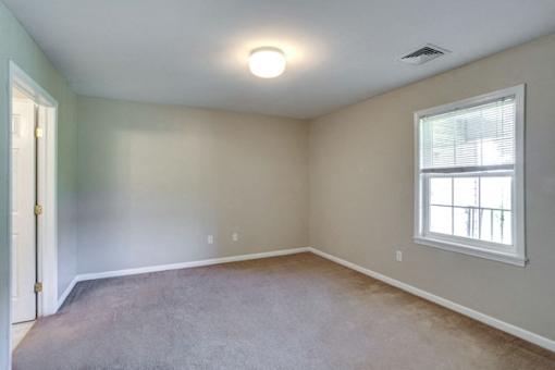 Stonington Park Apartments - Two-bedroom, Two-Bath Units - Two-bedroom, One and a half-Bath Units - Three-bedroom, Two-Bath Units – Getzville, NY – Williamsville School District – Fireplace – Air Cond