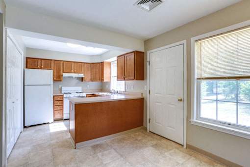 Stonington Park Apartments – Kitchen - Dining – Efficient Appliances Included – Dishwasher - Garbage Disposal – Storage - Gas Range - 24 Hour Emergency Maintenance – Basic FIOS Internet Included - Ask
