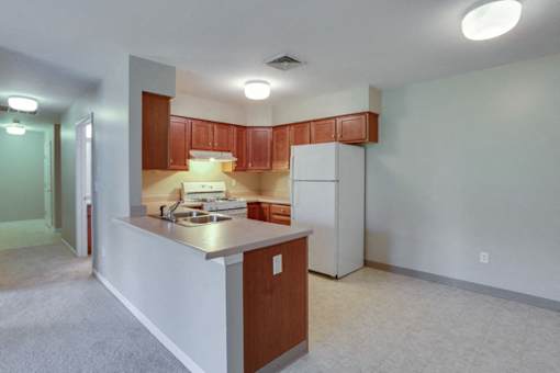 Stonington Park Apartments – Kitchen - Dining – Efficient Appliances Included – Dishwasher - Garbage Disposal – Storage - Gas Range - 24 Hour Emergency Maintenance – Basic FIOS Internet Included - Ask