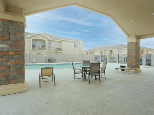 apartment swimming pool in Hobbs, NM