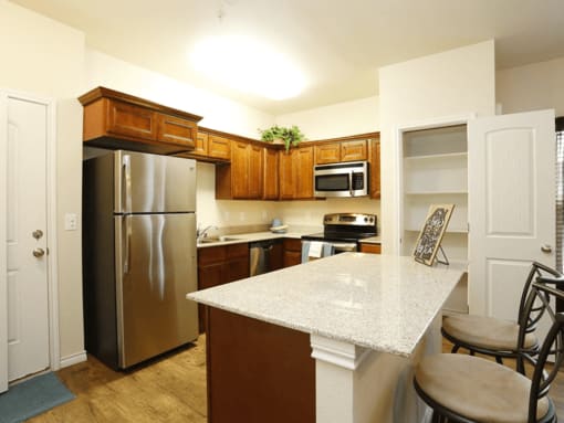 fully-equipped apartment kitchen in Hobbs, NM