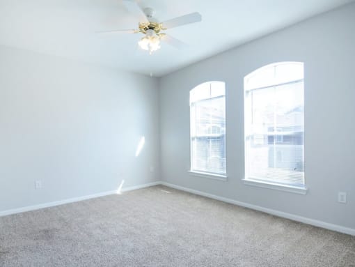 bedroom with windows in Baton Rouge