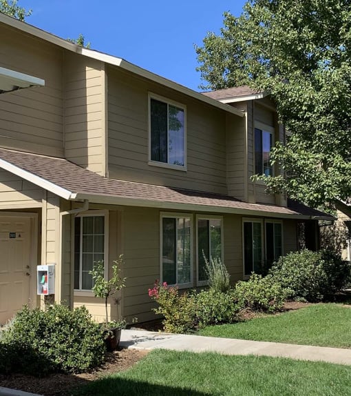 exterior building with landscape at COURTYARDS @ PENN VALLEY, PENN VALLEY, 95946