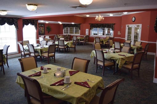 Traditional Dining Room with Restaurant-Style Dining at Spring Arbor of Apex in Apex, NC