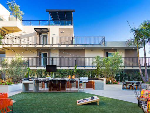 Outdoor lounge area at Vida North Park, California