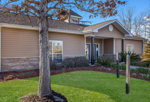 Exterior view at Park Pines Apartments, Hattiesburg, MS, 39401