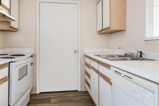 Kitchen at Park Pines Apartments, Mississippi, 39401