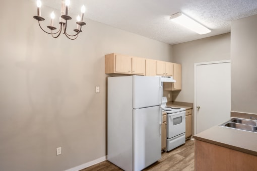 Model kitchen at Piedmont Park Apartments, Hattiesburg, MS
