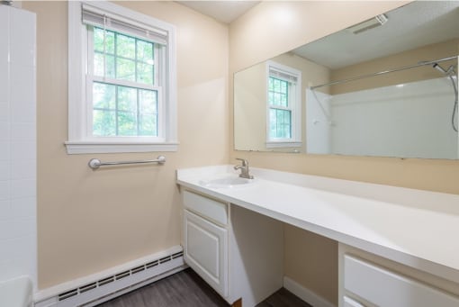 Taymil Yarmouth Green Bathroom