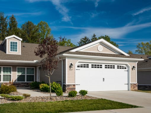 North Canton Ohio Apartment Rentals Redwood North Canton  Exterior Garages