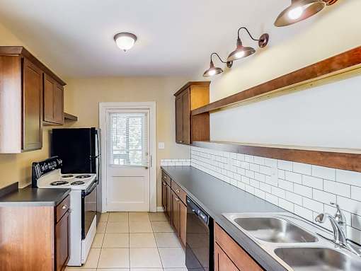 Spacious Kitchen in East Lansing Apartments near Michigan State University | MSU Houses