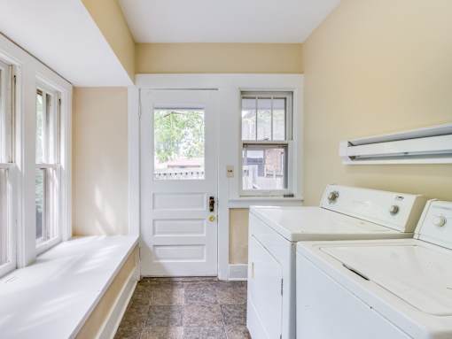 Spacious Kitchen in East Lansing Apartments near Michigan State University | MSU Houses