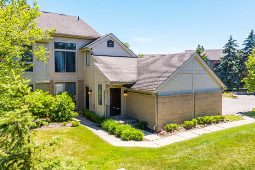 Attached garages available apartments in Novi, Michigan