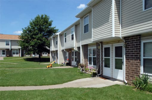 Maplewood Manor Exterior 4