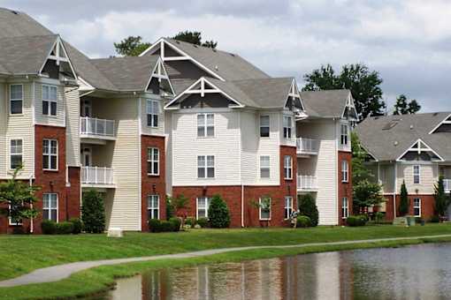 outdoor elevation of Harbour Breeze apartment home building