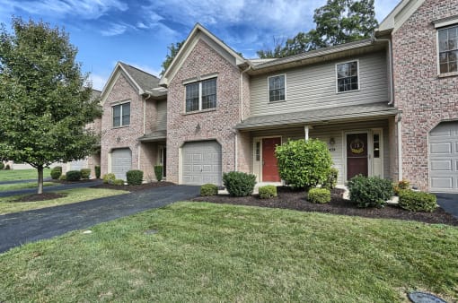 Rent an apartment in Harrisburg, PA | Park View Townhomes | Property Management, Inc.