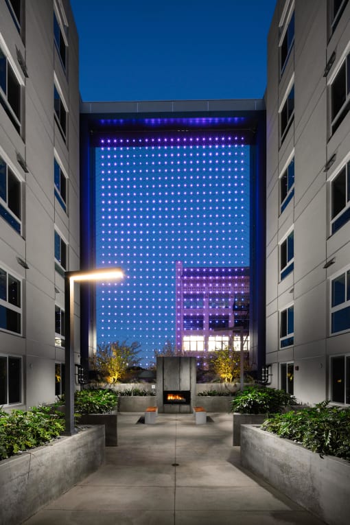 Courtyard at Topaz Apartments, Los Angeles, California