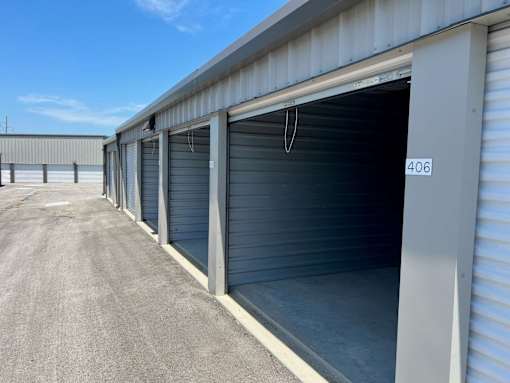 10x25 storage unit exterior