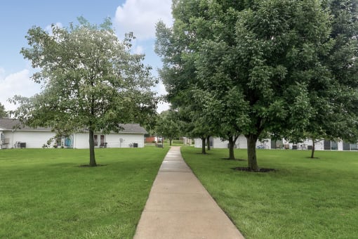 Apple Glen courtyard