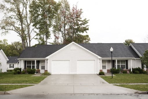 Hampton Pointe Unit Garages