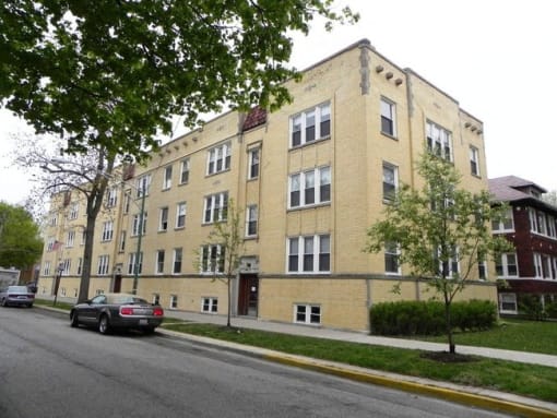 4121-43 W Cullom One Bedroom Exterior