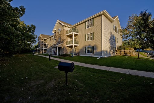 Exterior Landscape at Luann Place Apartments, Madison, 53713