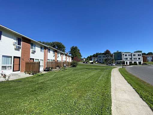 Holyoke Farms apartments with private patios
