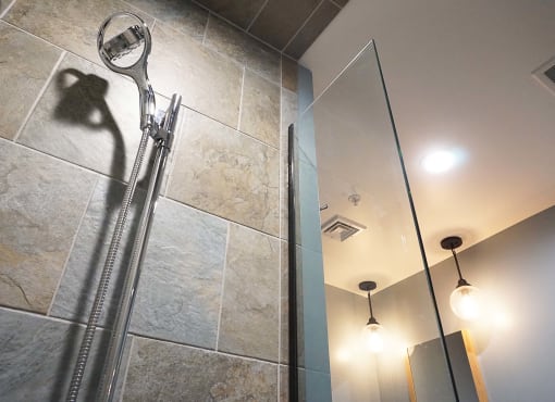 Onota Suite 303 - Bathroom