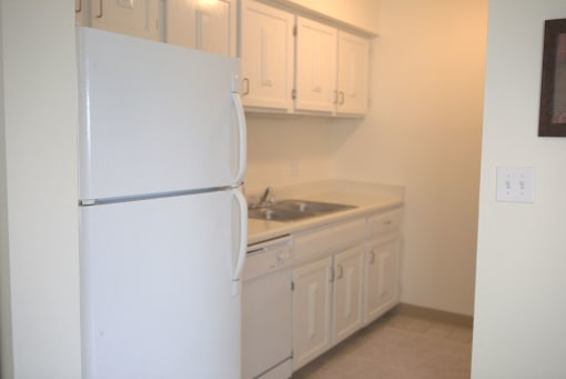 Kitchen Appliances at Woodmere Townhomes, Cedarburg, WI, 53012